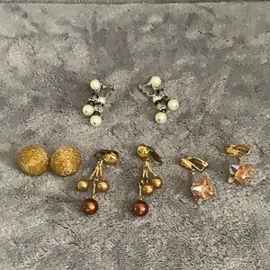 vintage set of 4 screw back clip on earrings